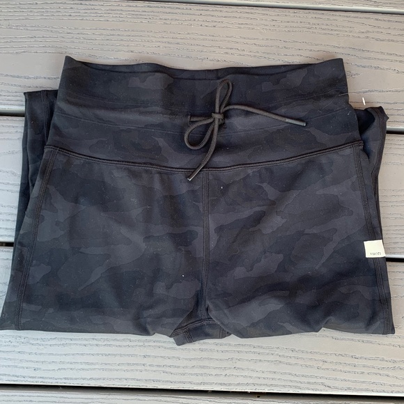 Vuori Halo Essential Hoodie and Vuori Daily Legging Set - Picture 16 of 16